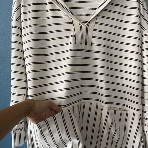 MELLO DAY Women's White And Black Striped W/front Pockets Sweatshirt Medium - Picture 8 of 13